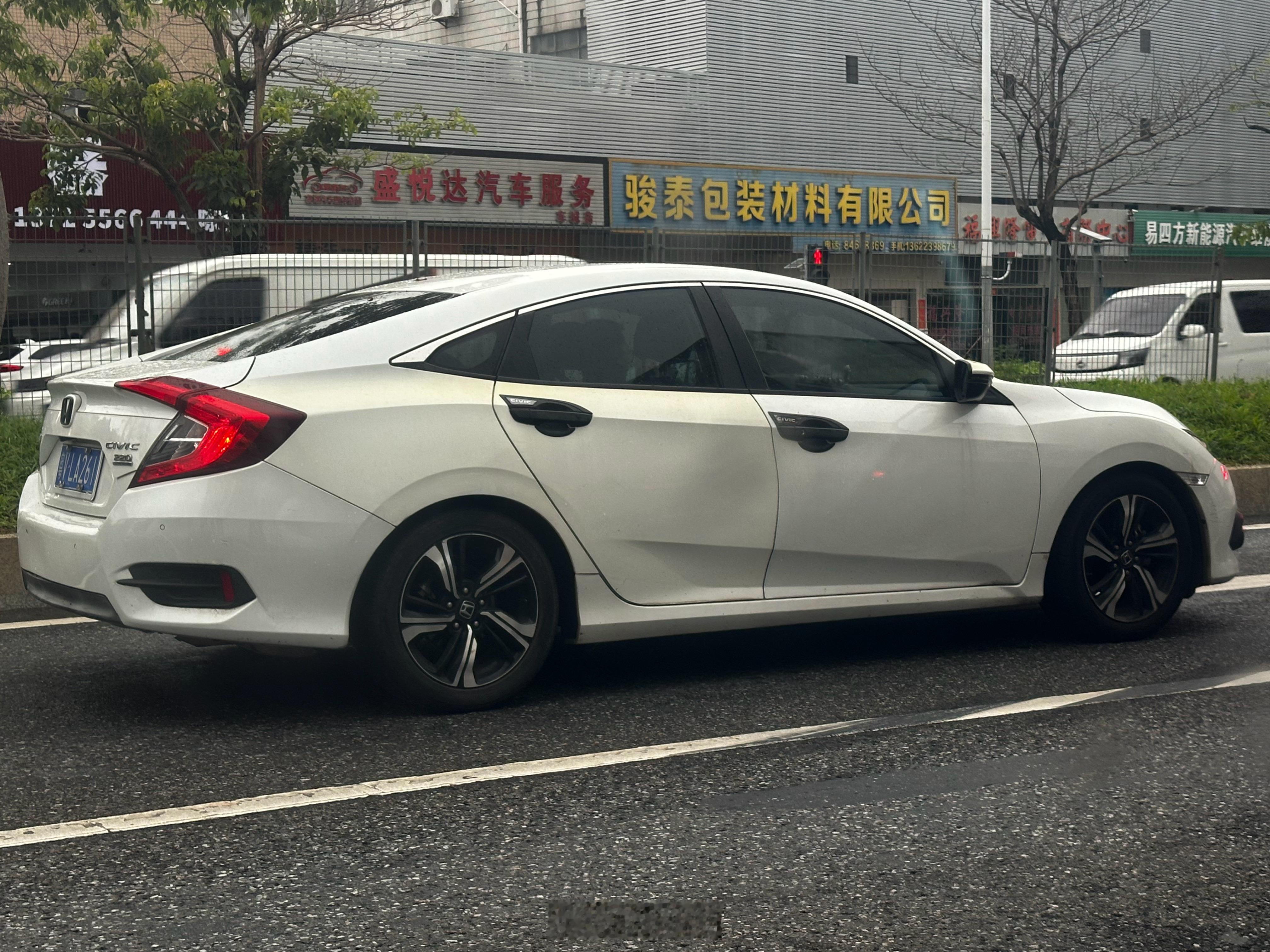 汽车随拍 有些事故车不需要什么专业知识都能一眼看出来。华聊车事