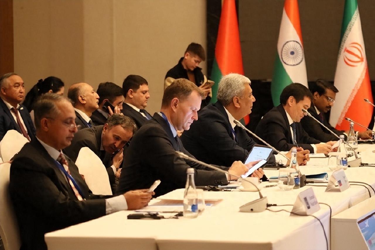 俄放弃不切实际幻想，在中国战略工程上松口，顺手送人情还获潜在巨大利好！

新华社