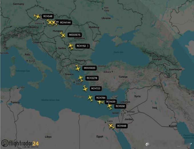 开源情报数据显示：美军“空中桥梁”行动持续运行，多架C-17运输机疯狂向中东空运