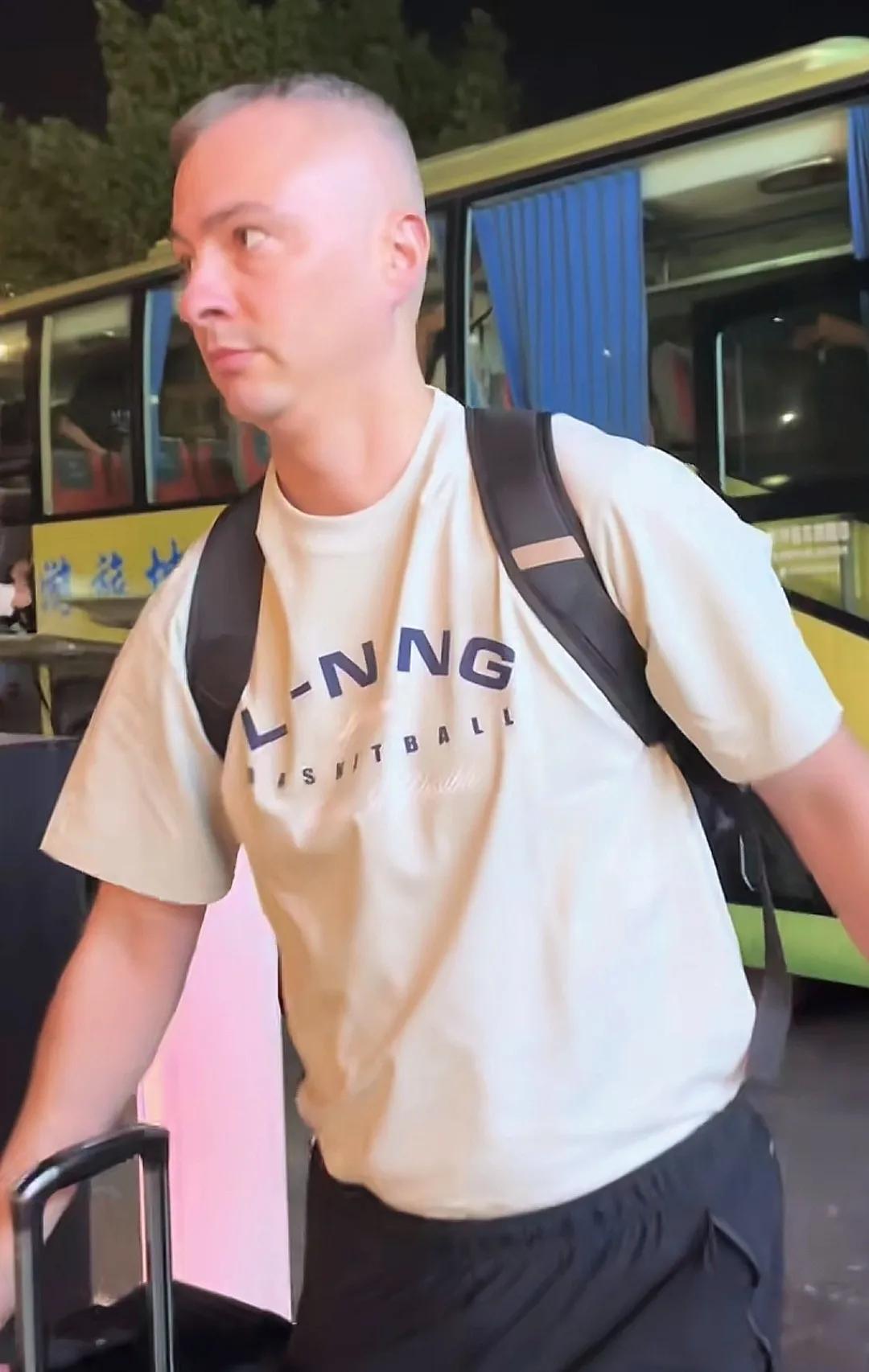 CBA现在有好多球队请了外教，外教跟内教的区别是什么？
比如说吧，内教一般见到领