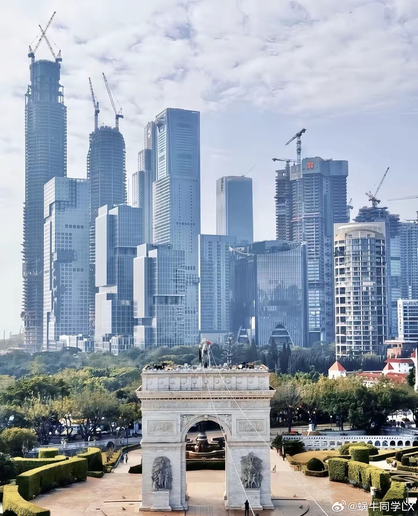 活力大湾区，魅力新深圳，欢迎大家来“凯旋门”打卡。 