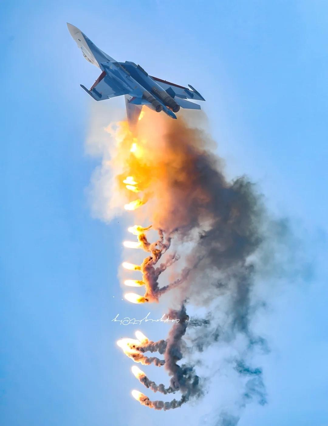 真的不建议去看特别精彩的航展✈️✈️✈️
因为戒断反应真的太难受了！！！
这拍照