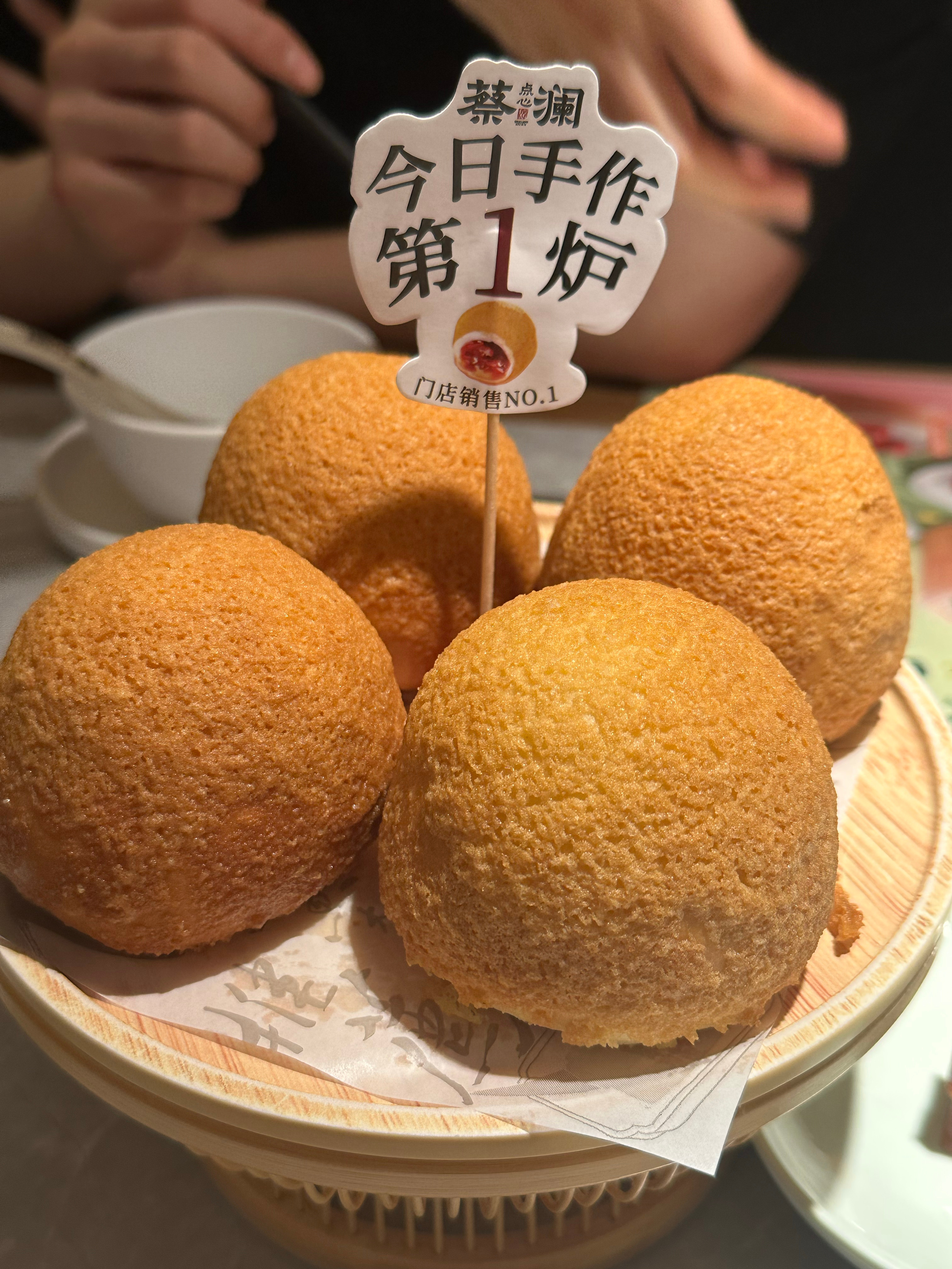 上海美食  原本定好的开工日遇上了台风🌀，幸运的是除了风有点大，其他都不影响，