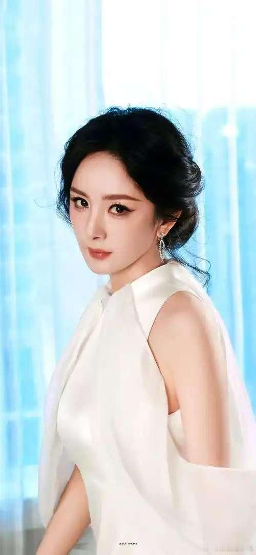 人类对杨幂的开发不足百分之一 从童星到顶流，从流量到实力，她的成长轨迹与多元才华