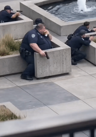 队友在反恐，他在干饭！这位警官把“食”力担当演绎到了极致

别人在反恐，他在干饭