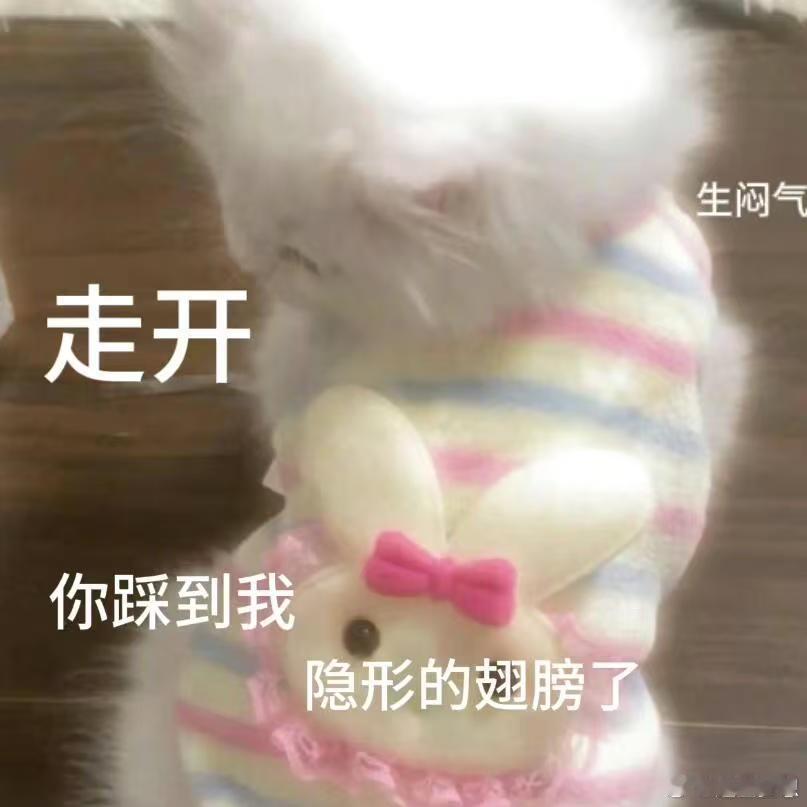 生活处处有惊喜！原本只是想买泡面填填肚子，没想到竟收获了黄金。这对情侣凭借这份幸