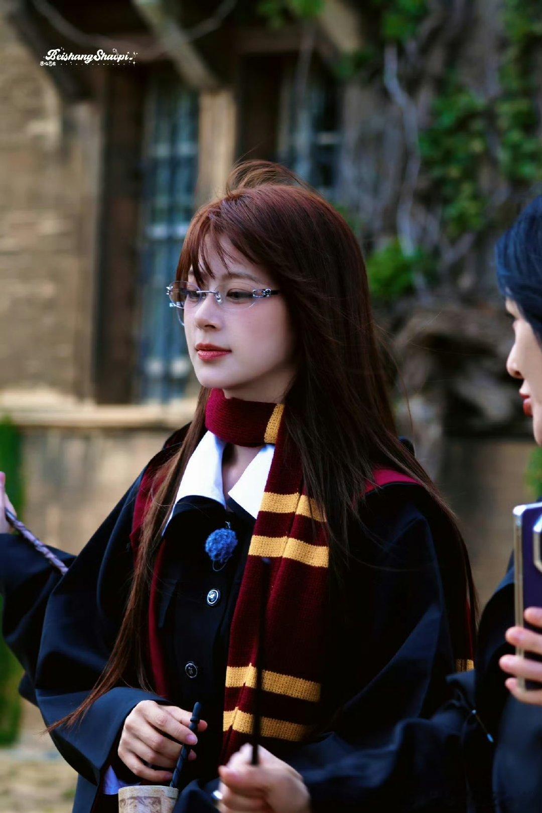 张予曦赵昭仪好明媚伦敦合伙人明媚漂亮的女孩子结伴相伴实在太养眼，期待节目多放送二