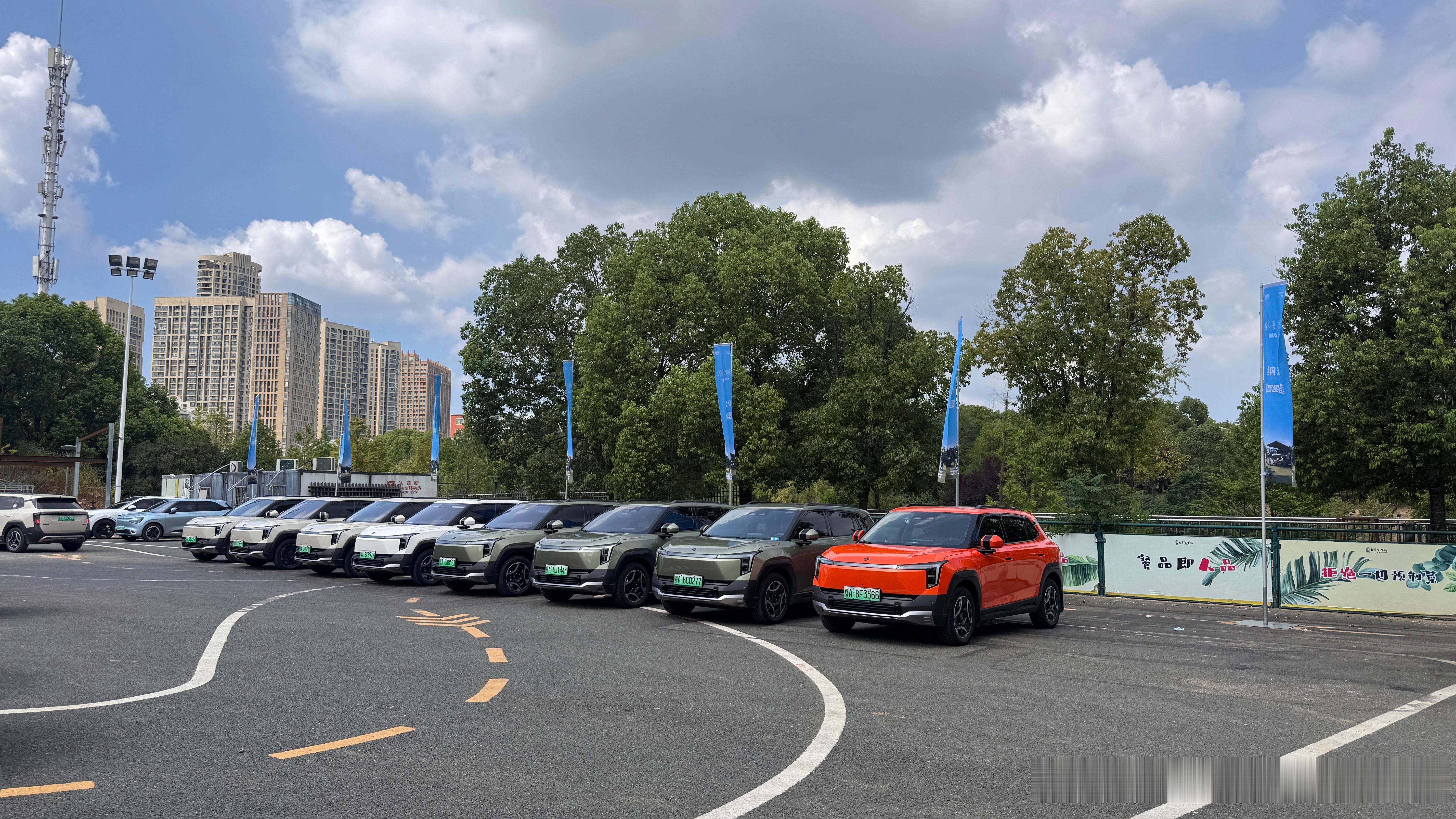 买那么多台车…才第一次参加车主活动[允悲]嗯……我手速很快…嘎嘎快[允悲]纳米0