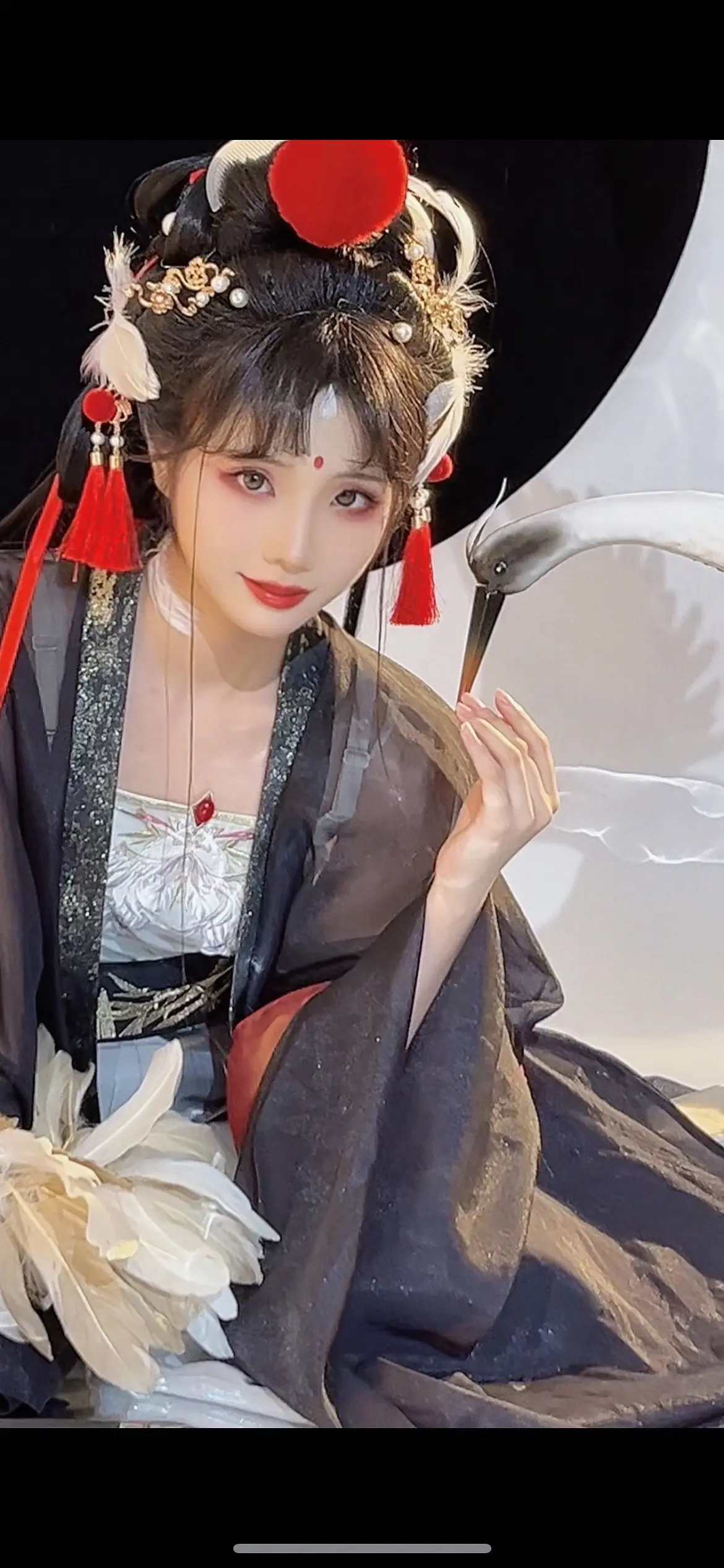 很喜欢今天的造型，尤其是脖子上羽毛！！我太爱了
