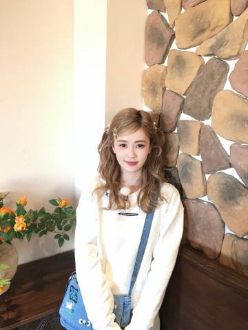 今天白鹿穿厚厚暖暖出门啦