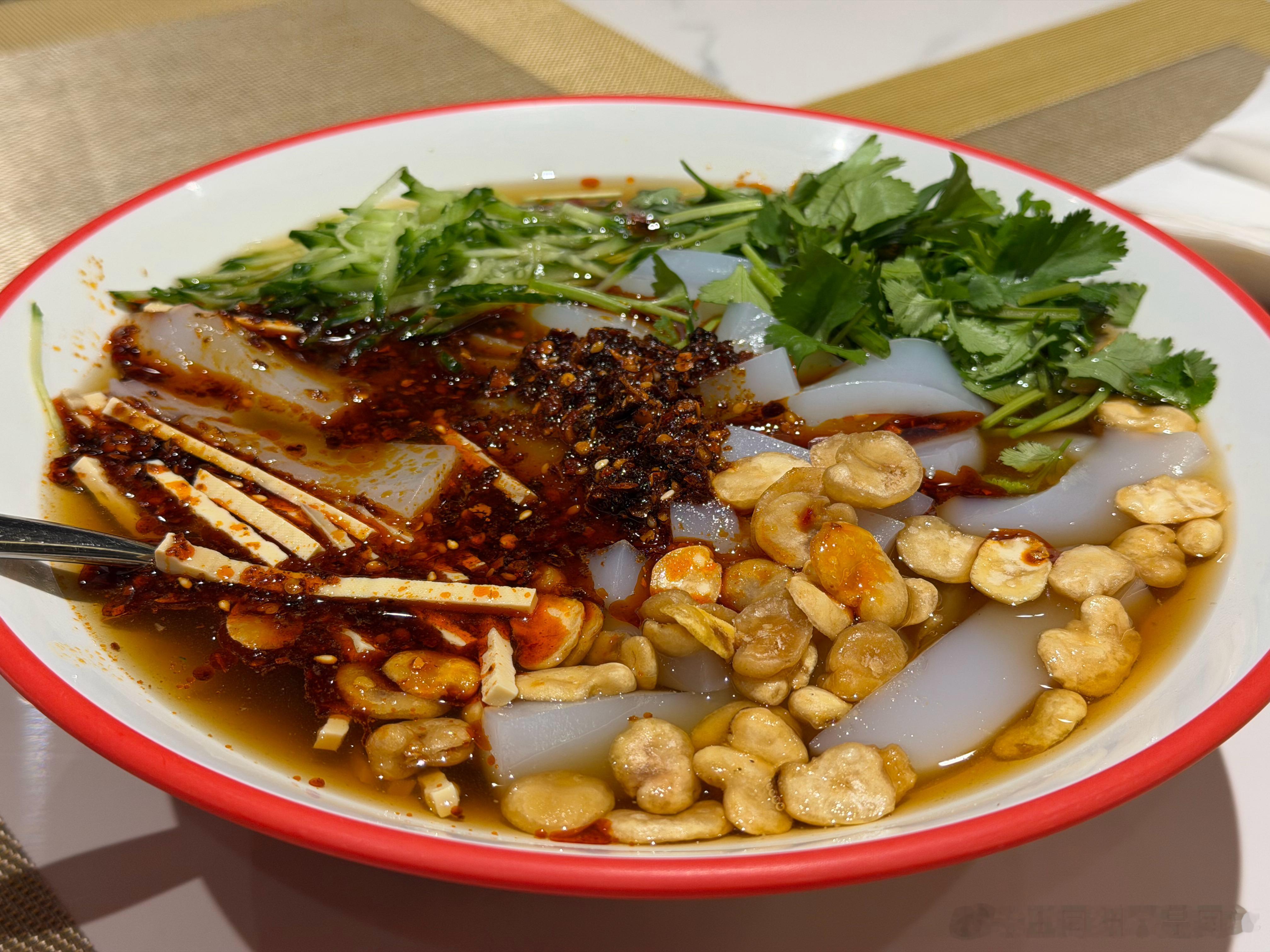 今年的饭，就吃到这了 图一这凉粉是真不错明年再吃饭吧 