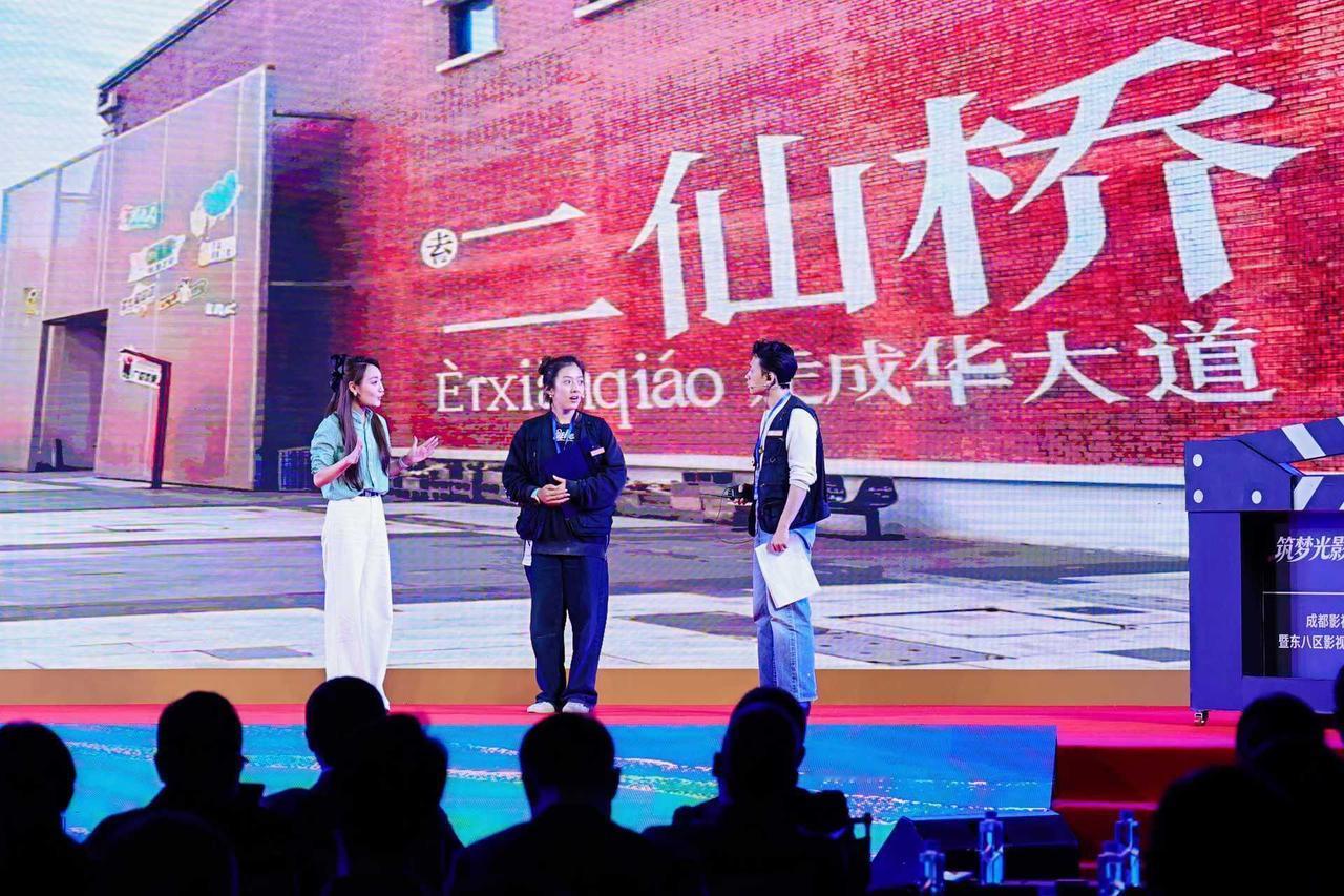 东八区影视文创园正式开园🎬
工业遗存变“未来片场”🏭
1.2亿资金+17条举