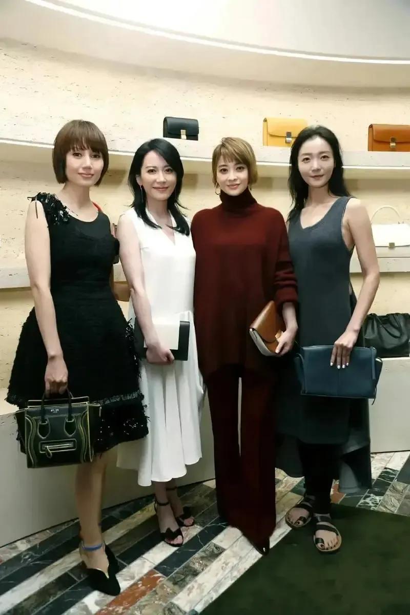 这几位气质女星的合照，你最喜欢谁呢？

她们从左到右依次为：袁泉 、俞飞鸿、梅婷