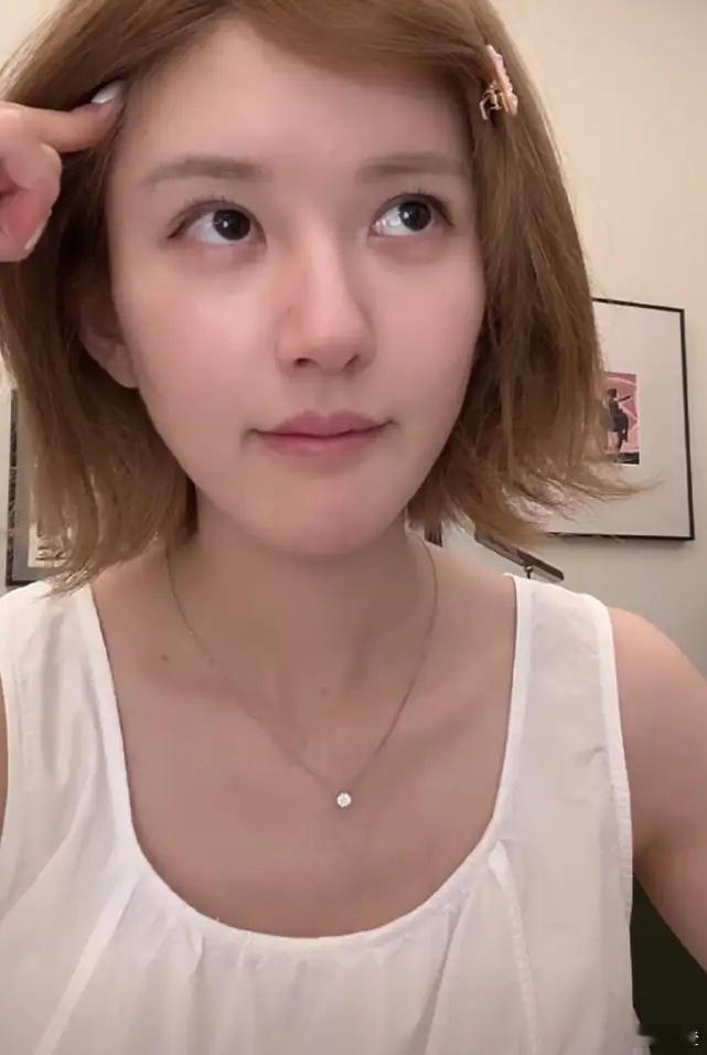 好多人都拿赵露思和爽子作比较，说她们行事风格都挺“疯”的，但其实两人差别可大啦。