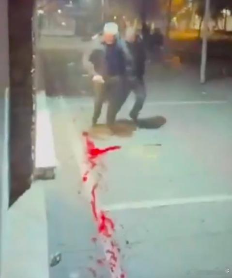 美向以色列通报对伊朗军事行动准备 俗话说，咬人的狗不叫，特朗普真想咬什么一口，是