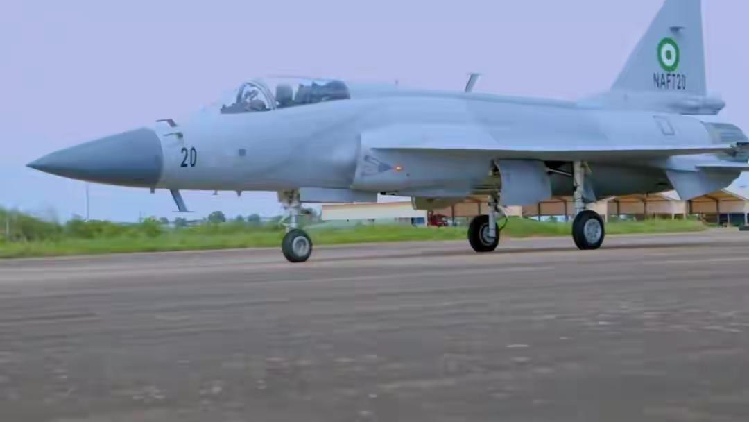 尼日利亚在美国动武危胁下紧急采购20架枭龙应急抵抗美军空袭
 据巴基斯坦军方11