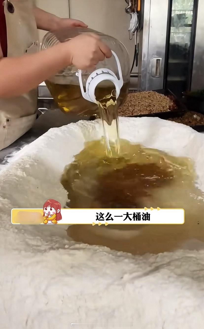 笑si 看了一下五仁月饼的制作过程全程不加一滴水 网友说吃一口下去从春秋战国时期