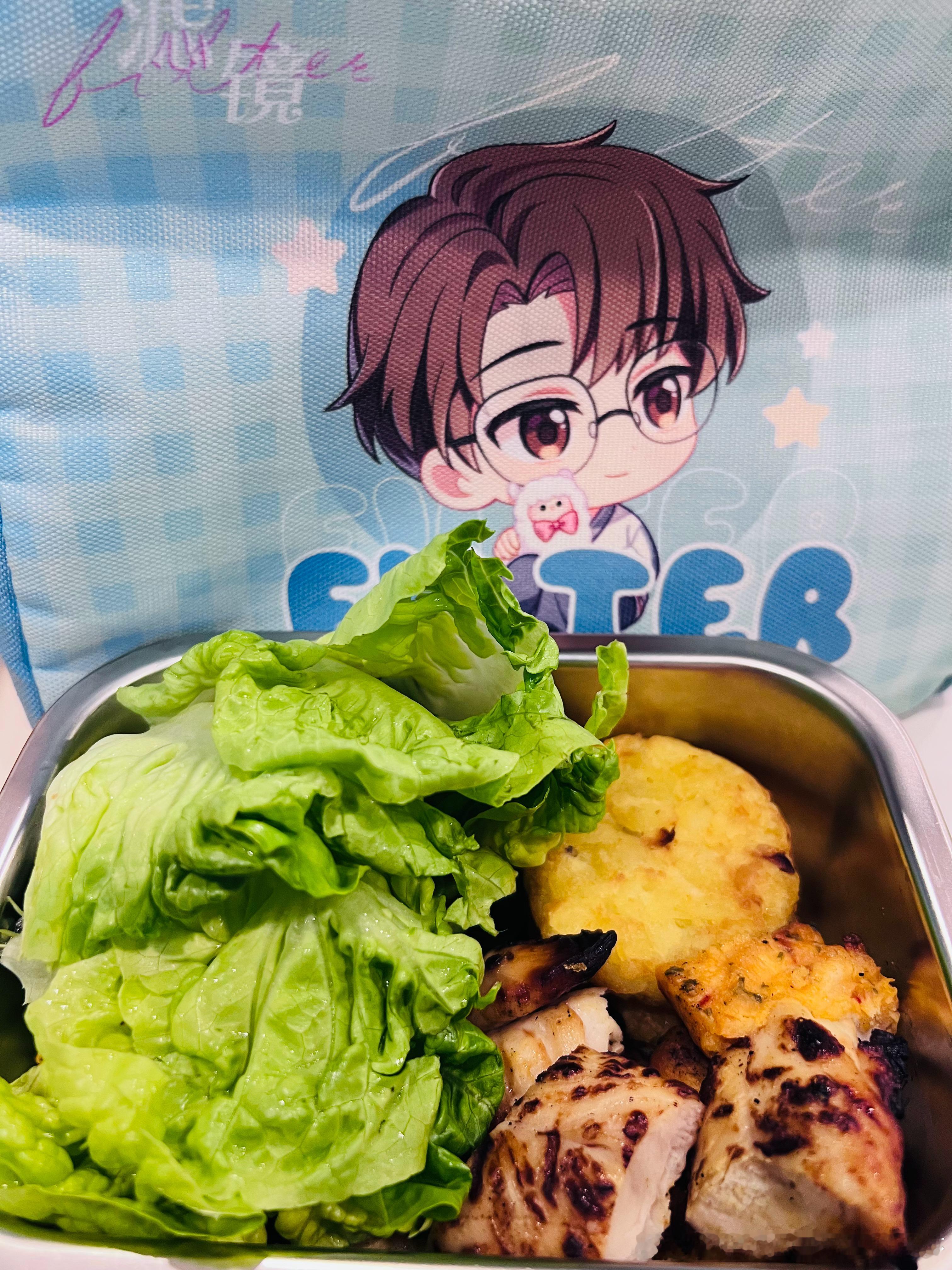 每日一餐分享  每日一餐分享 今天吃健康点～鸡肉，马铃薯和生菜