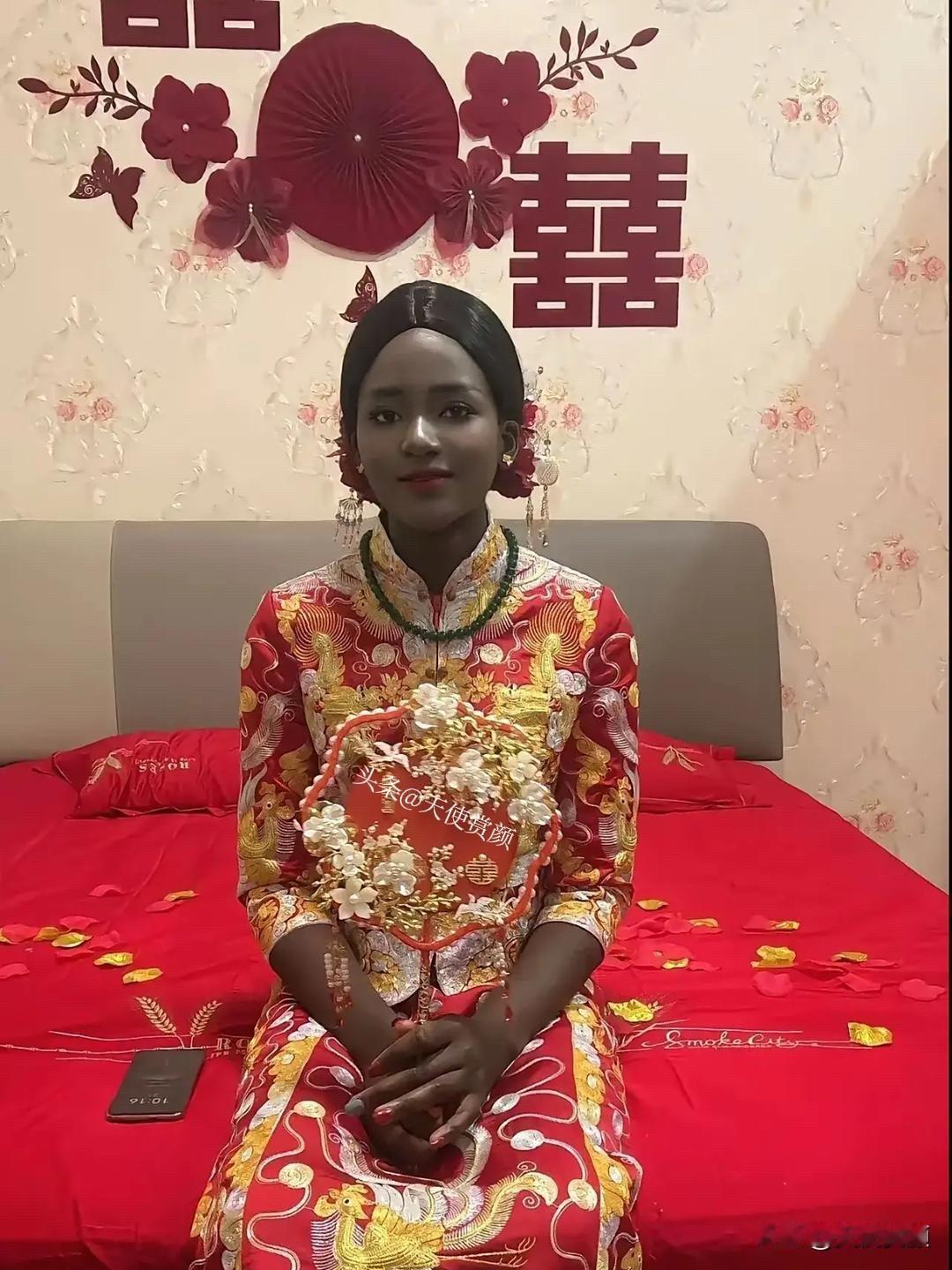 跨种族婚姻挺有意思，就像河北小伙迎娶肯尼亚新娘，新娘面容精致，豪车迎娶排面十足。