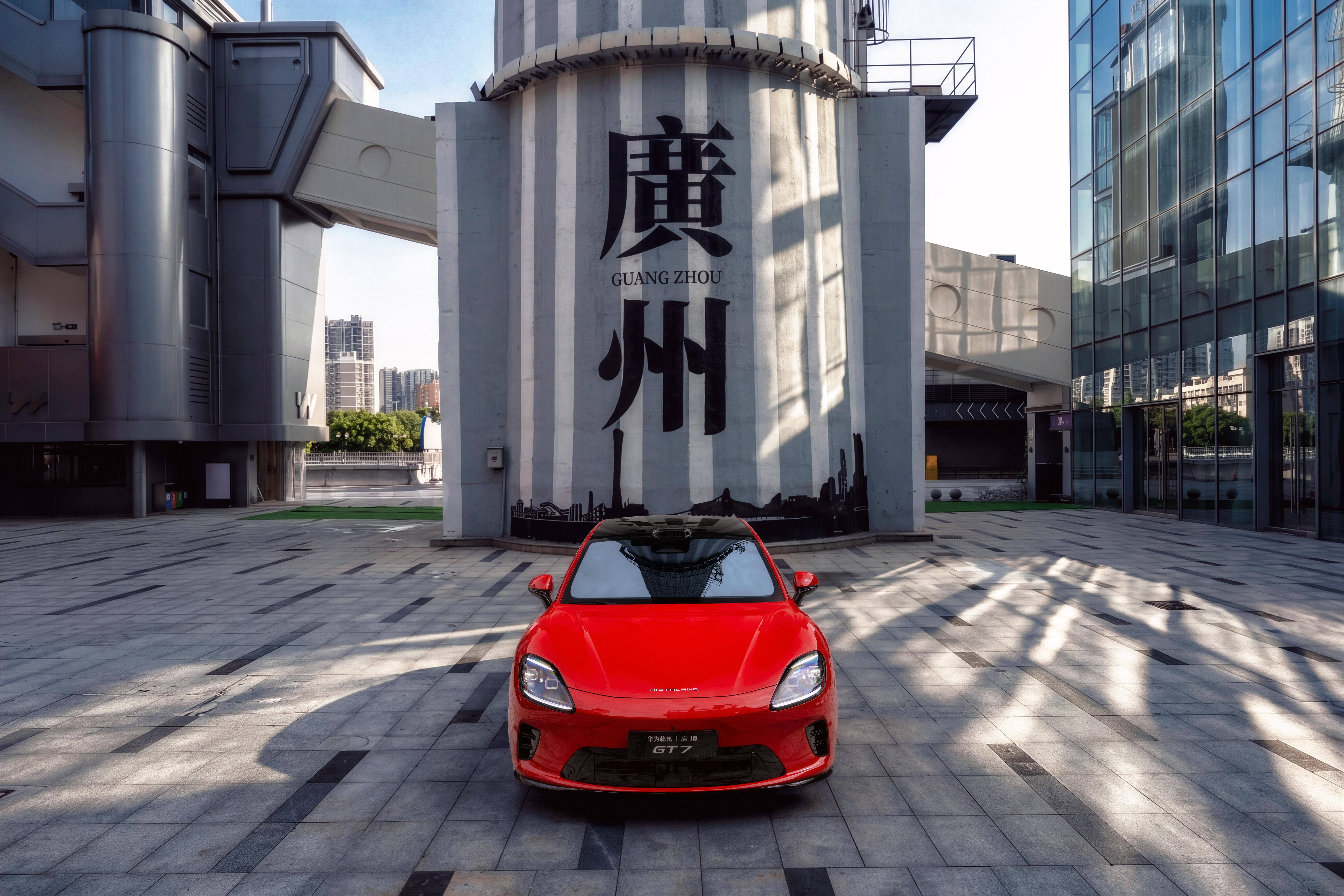 启境汽车这次广州塔和启境GT7同框，真的有点把未来城市的感觉拍出来尤其晚上灯光一