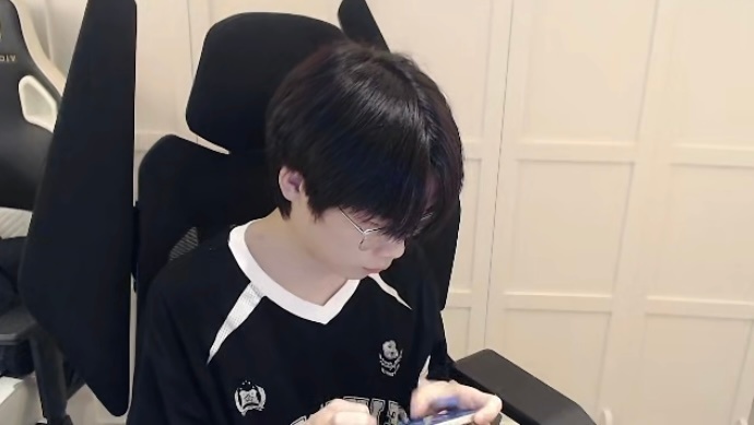 真爱降临！！！黑发顺毛乖崽回归了 