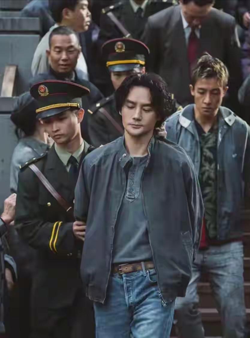 马憩不是间谍、叛徒，他是国安干警，是我方安插在敌方阵营的双面卧底。
根据电视剧《