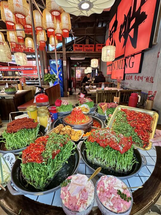 昆明！！！一整桌吃嫩草的小嫩牛🌿你慌不慌？？！