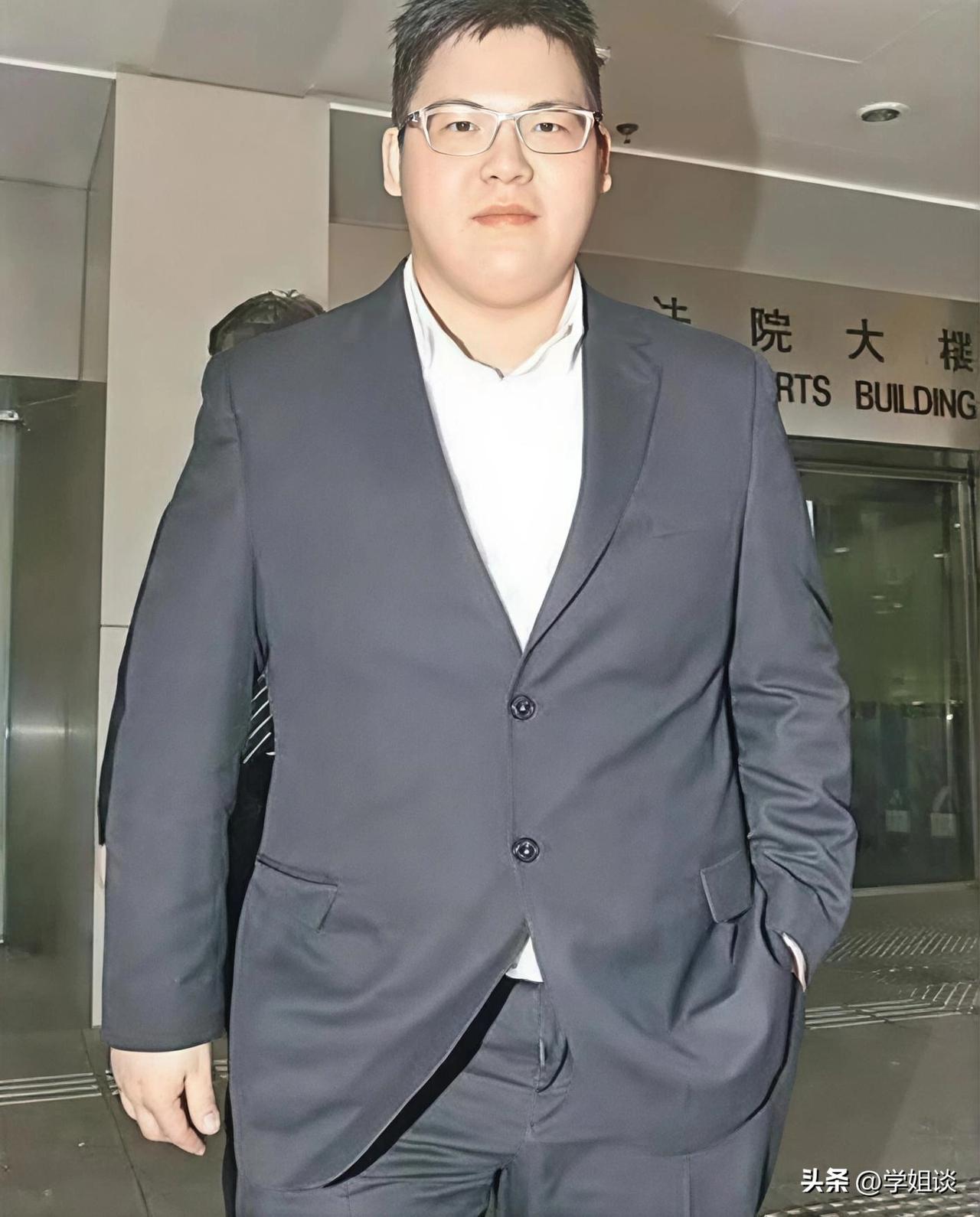 向佑做梦也想不到，跟自己争遗产的，不是哥哥向佐，而是她。

妈妈向太明明最疼他，