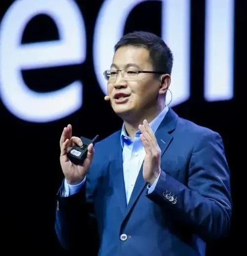 卢伟冰，既然大家都不按常理出牌，那我也不客气了，不仅带来了更先进的双向卫星通讯技