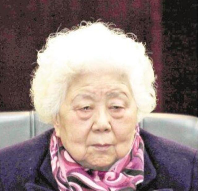 她1949年，江竹筠遭党内叛徒出卖，身陷渣滓洞英勇就义，而叛徒之妻却在新中国成立