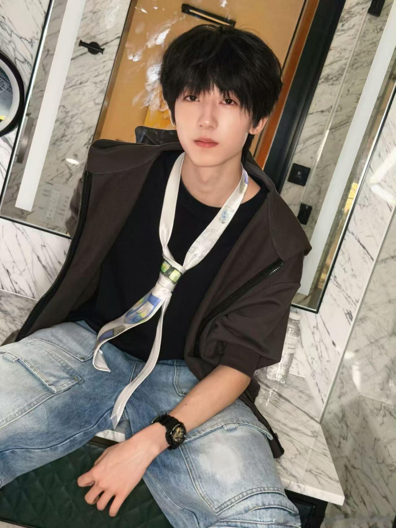 杨博文新歌开头导入 公认满分的开篇演绎！杨博文凭借极具辨识度的清亮声线，将《异常