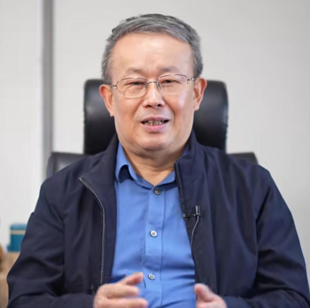 项立刚先生怒气冲冲。
1月13日，项立刚先生写了篇文章《文人就是矫情》。关于半夜