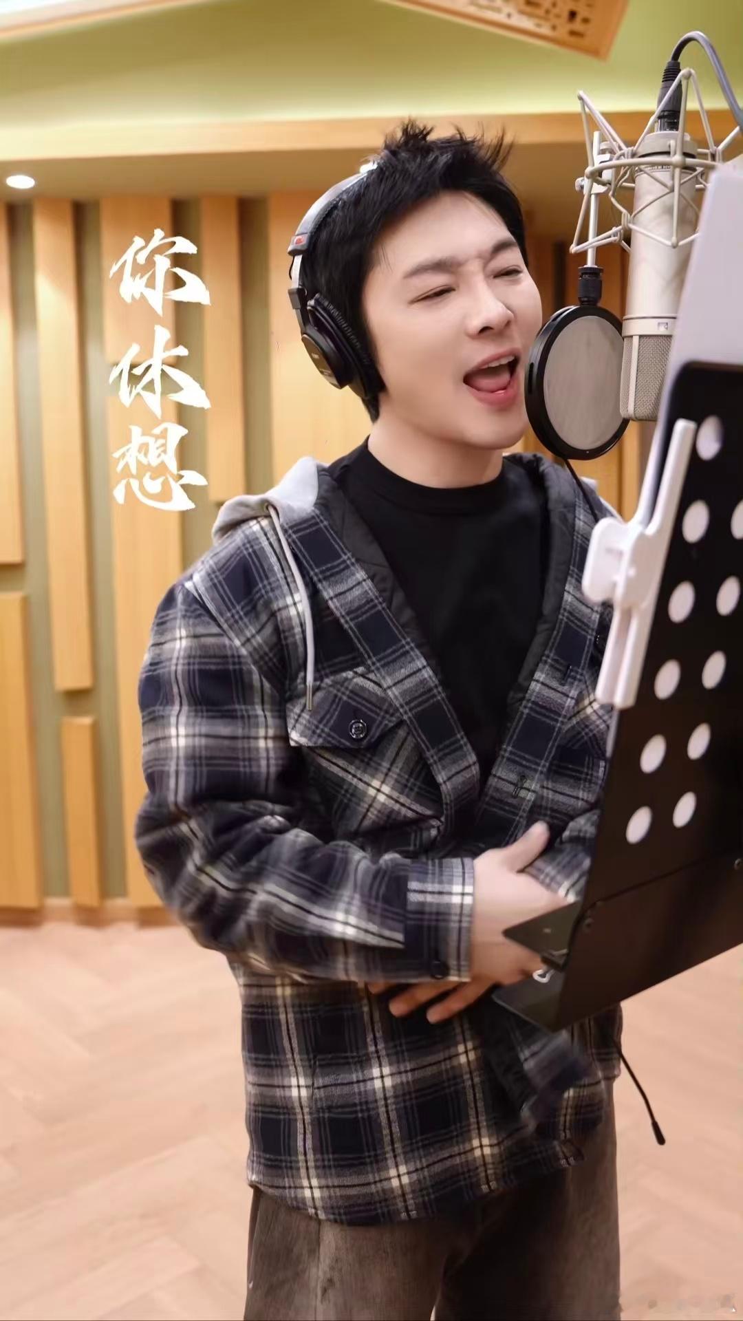 老舅新歌给短国一点震撼 短剧也能有顶级配置！宝石老舅献唱《掀桌》，又燃又飒，给短