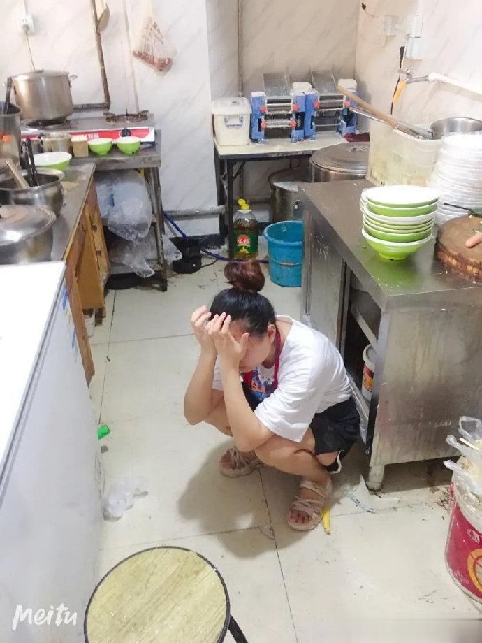 网友：我和媳妇开了个小吃店，总有人跑单，今天媳妇都气哭了。有什么好建议吗？ ​​