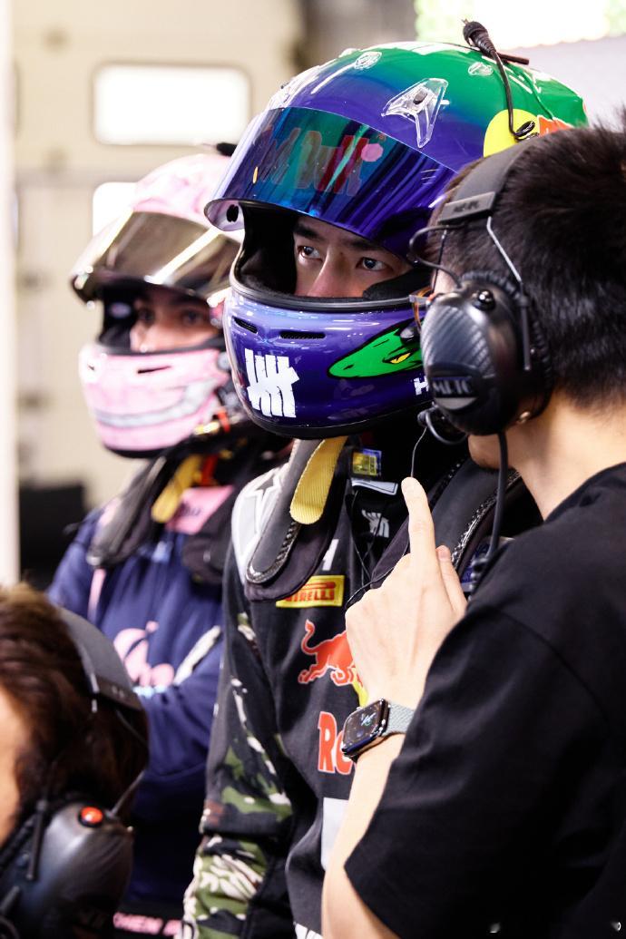 王一博车轮每次赛车都换王一博！加油！ 