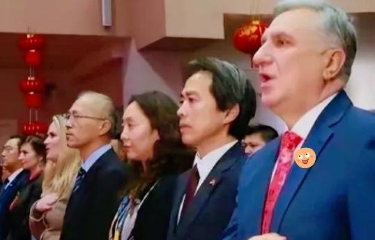 乌克兰独立后，大量科学家被中国“接纳”。而这些科学家来到中国后，不少人第一个要求