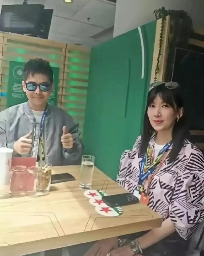 林志颖妻子陈若仪，不愧有小林志玲的称号，真的好漂亮！当模特的就是有气质，大长腿着