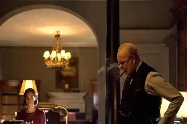 1941年罗斯福曾说：“你可以把它(战争)比作一场足球赛，我们就好像是预备队，先