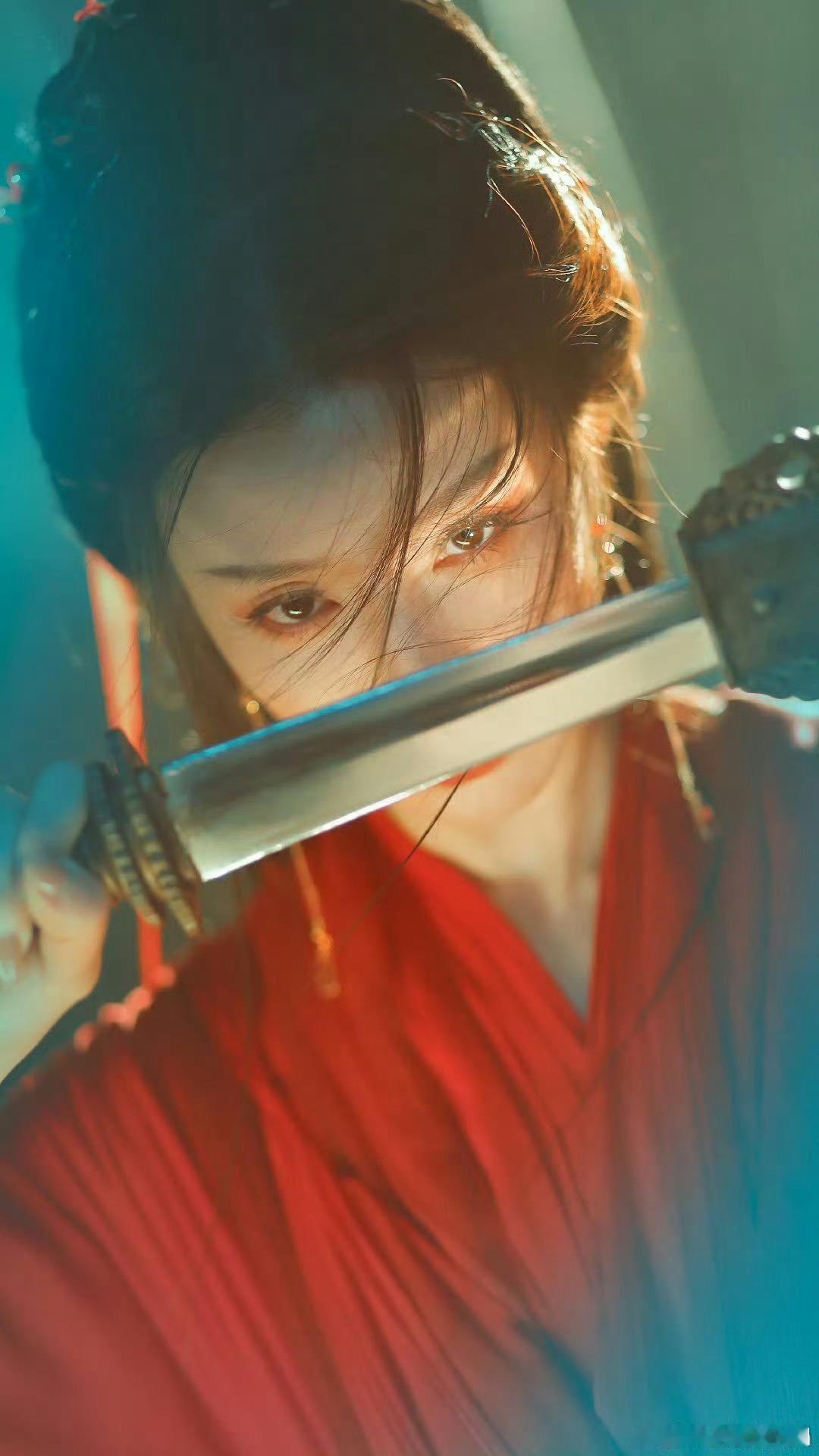 王鹤润红衣好有江湖侠气🌱青竹伴侠影，红衣耀江湖，王鹤润这组造型将武侠意境拉满，