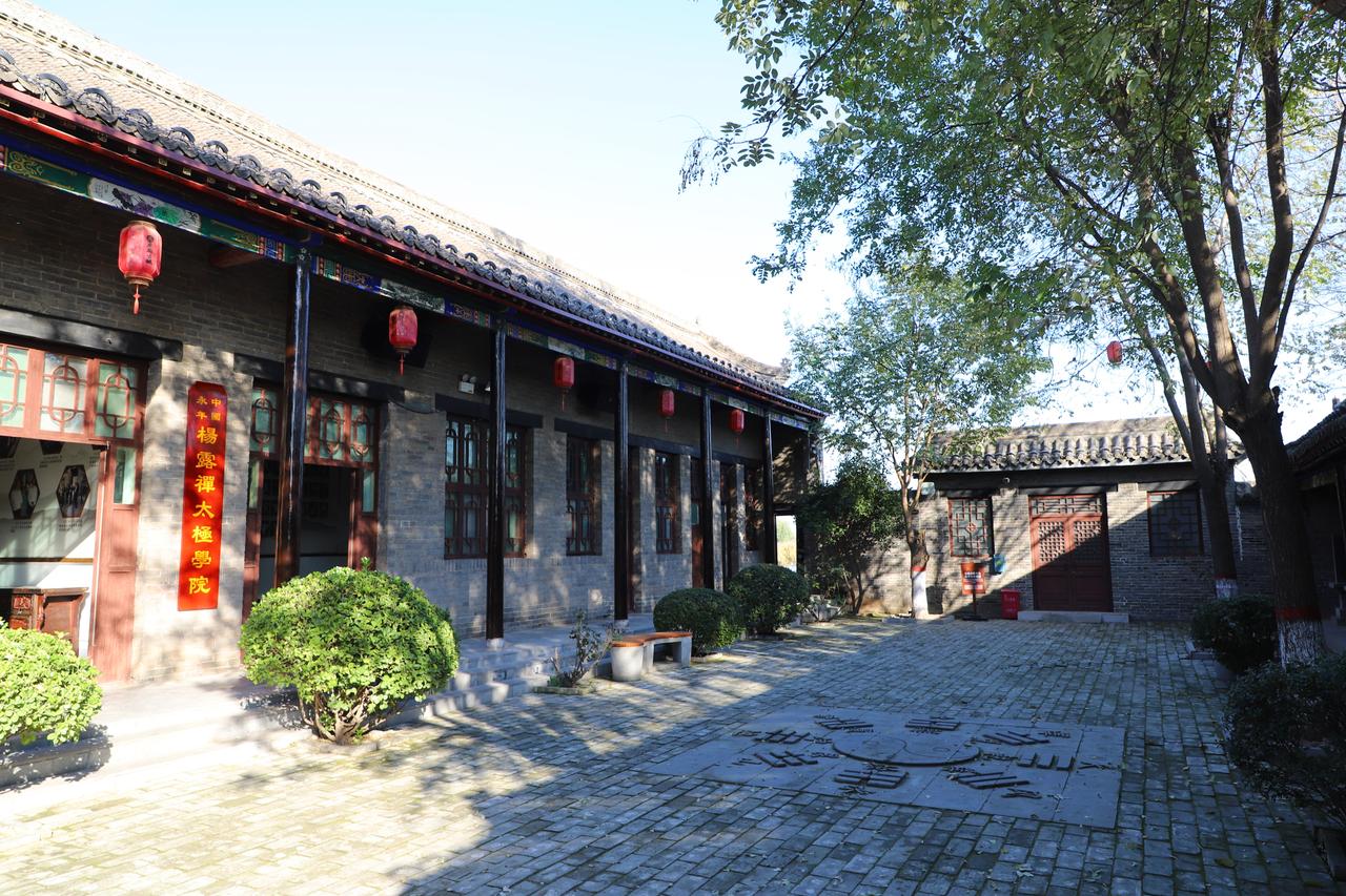 藏在冀南平原的广府古城，是被护城河温柔环抱的 “北国小江南”！青砖黛瓦映着碧水，