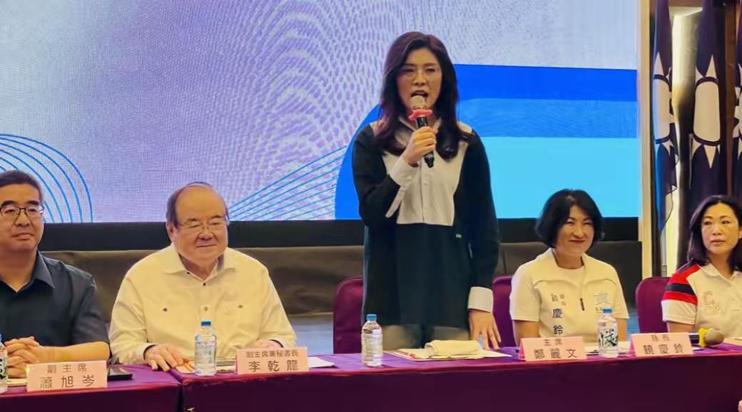 中国国民党主席郑丽文发表严正声明，

6月24号下午，台东享温馨会馆坐得连缝都没