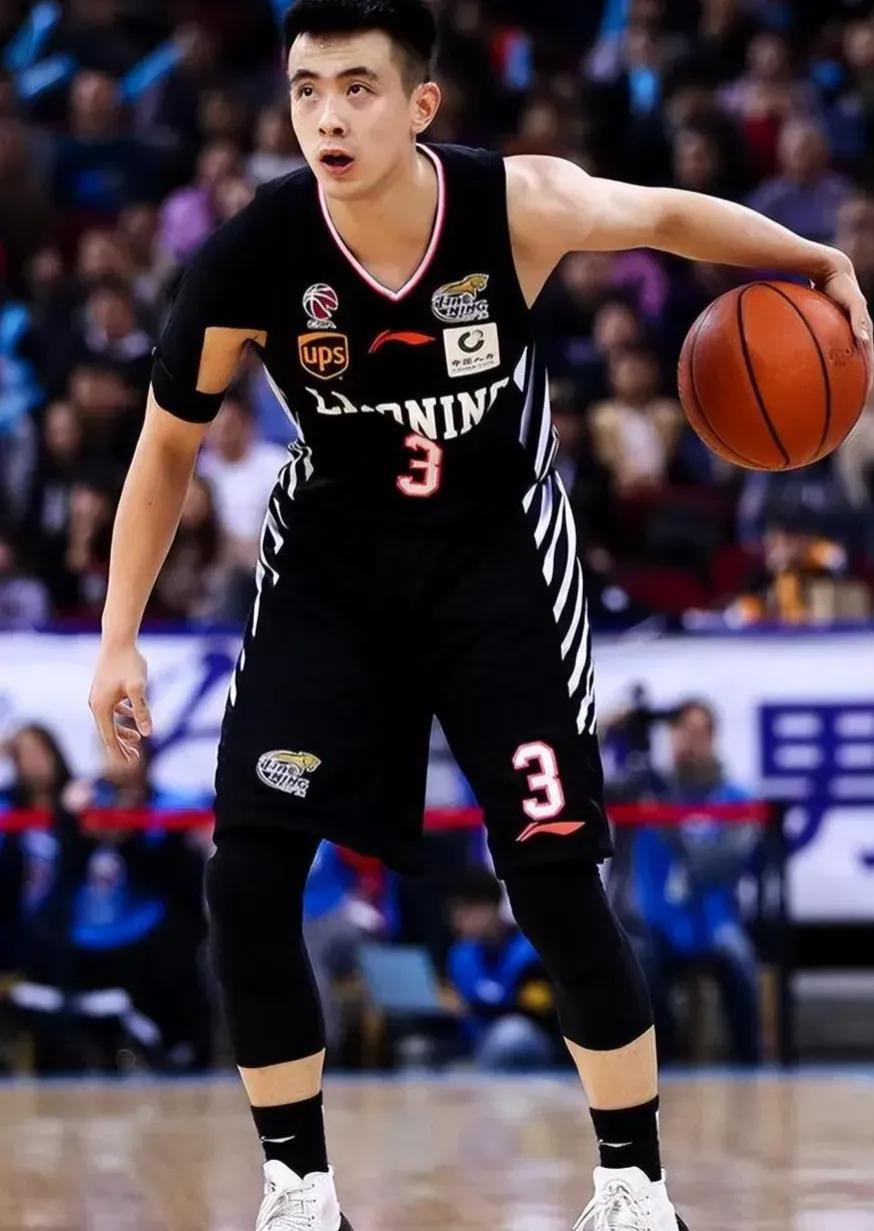 继王哲林退出国家队之后，赵继伟也是毫不犹豫的脱下了国家队战袍，由此可以看出众多球