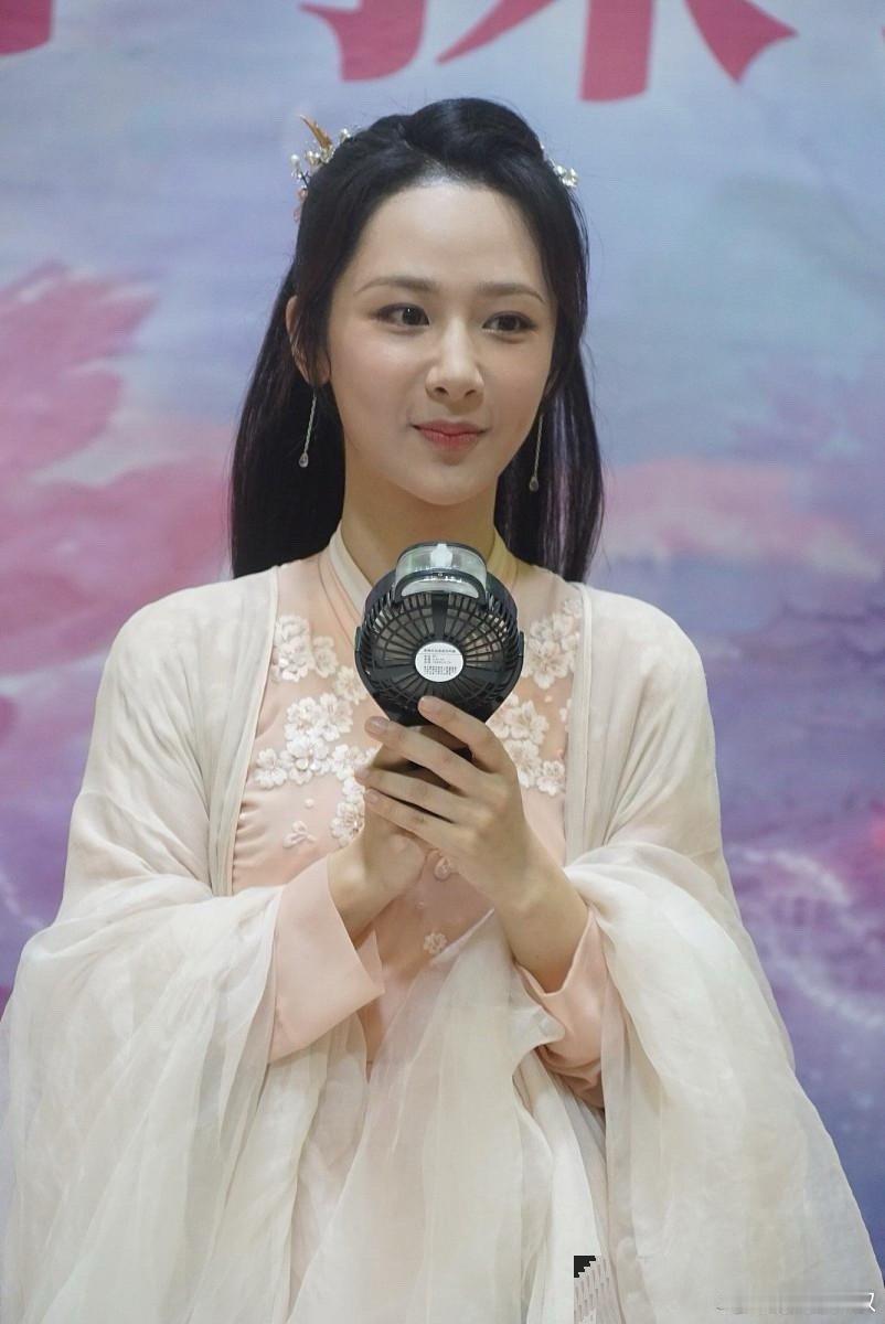 《香蜜沉沉烬如霜》，算不算是，杨紫的仙侠剧巅峰？ ​​​