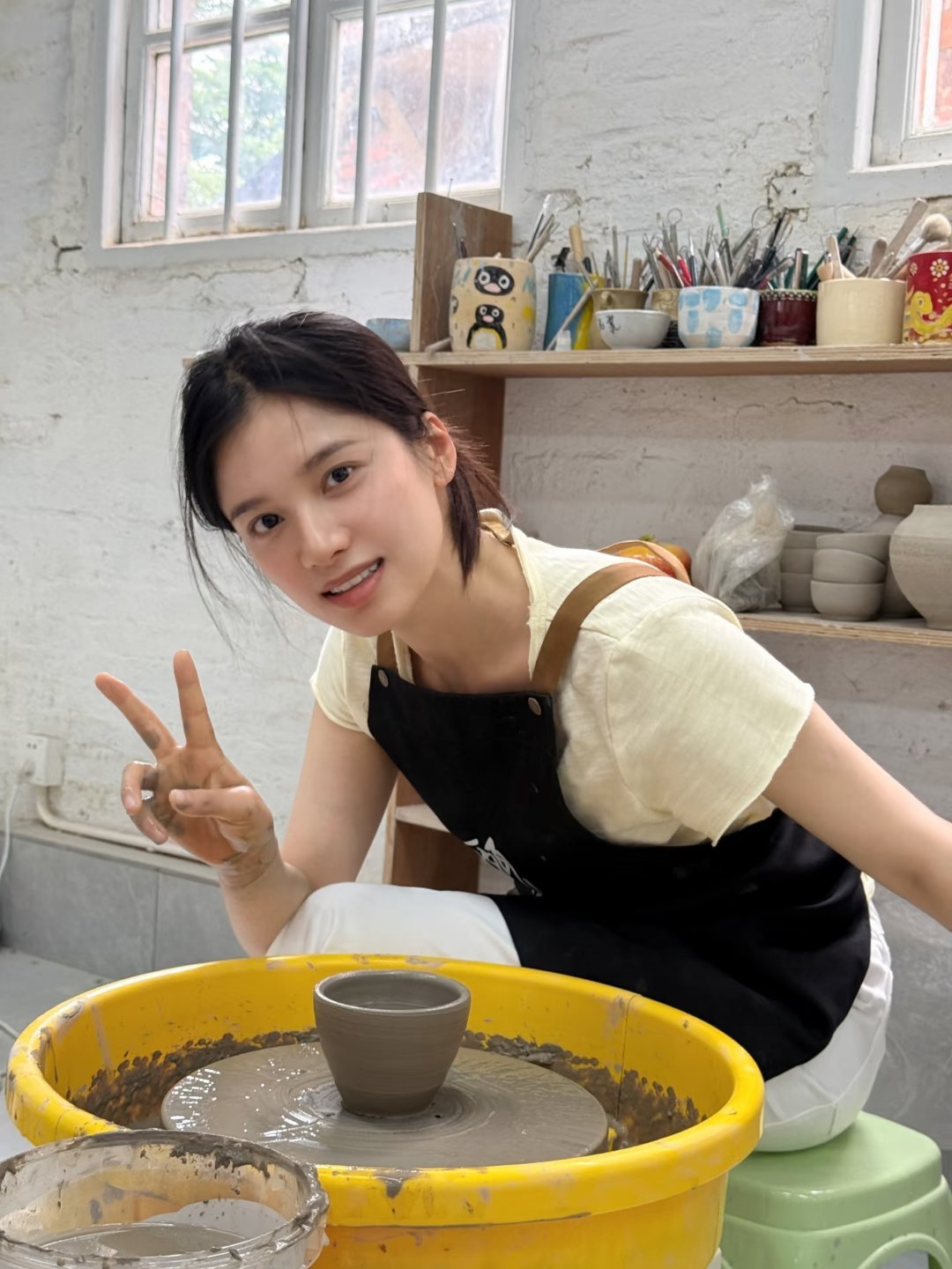 清雾老师可以教我做陶艺吗🥹🥹张婧仪为新剧学做陶艺张婧仪做陶艺也这么美