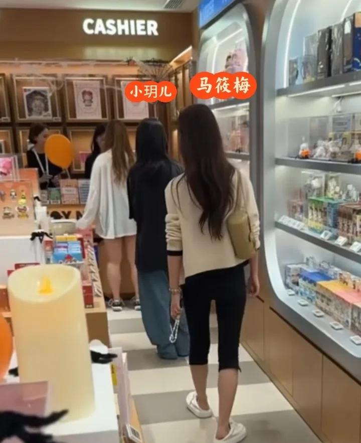 谁对两个孩子好，就站谁！特别是现在知道玥儿和箖都是马小梅妈妈带着，晚上都跟马妈妈
