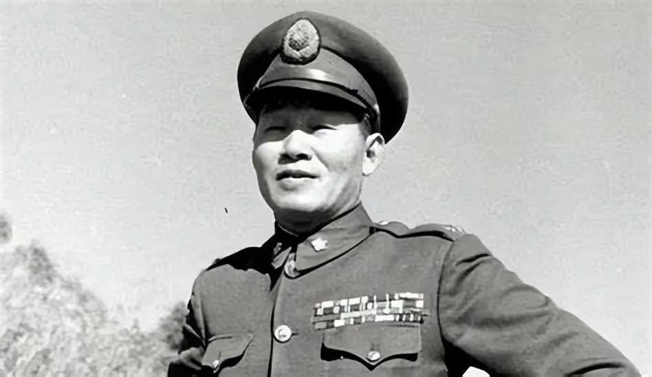 孙立人，生于安徽庐陵书香世家，14 岁以省状元之姿踏入清华土木工程专业，23 岁