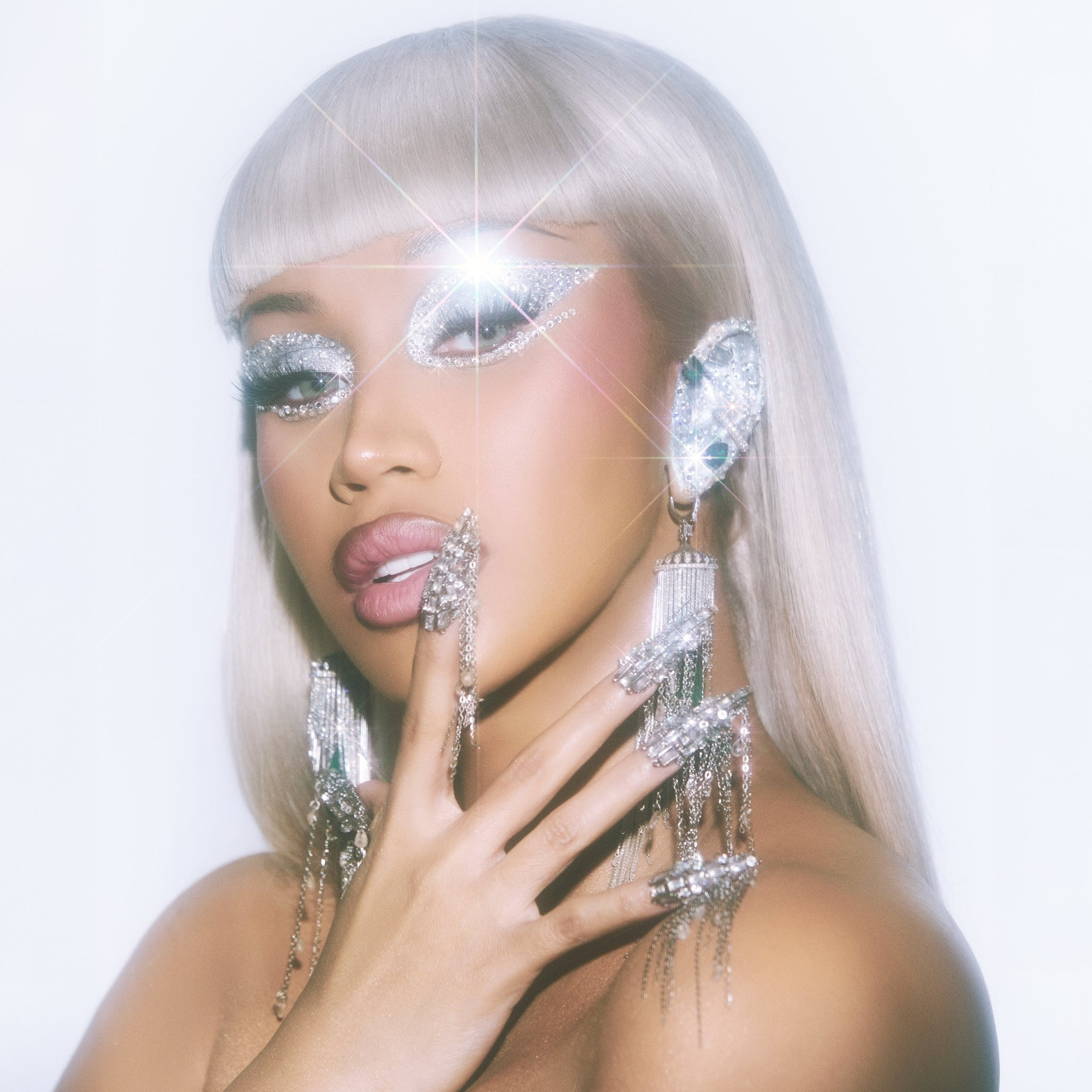 【⚖💵】卡迪逼雷霆治网络诽谤！/刚刚，Cardi B 从八卦博主 Tasha 