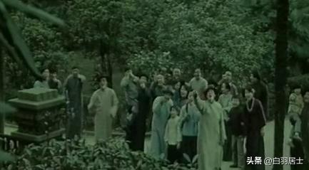 陈佩斯：喜剧的悲情内核
      1986 年，陈佩斯到农村拍摄电影《少爷的磨