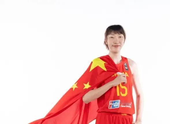 韩旭在最近的比赛中表现出色，9投9中高效拿下21分，并抢下6个篮板，送出4次封盖