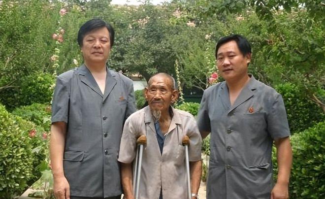 1994年，河南一73岁老农因欠债不还被列为老赖，法院人员上门时，他害怕的躲了起